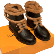 Boots with natural fur